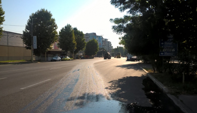 Caniculă la Constanța. Se spală șoselele și puncte de prim ajutor în parcuri - sespalasoselele5-1469365211.jpg