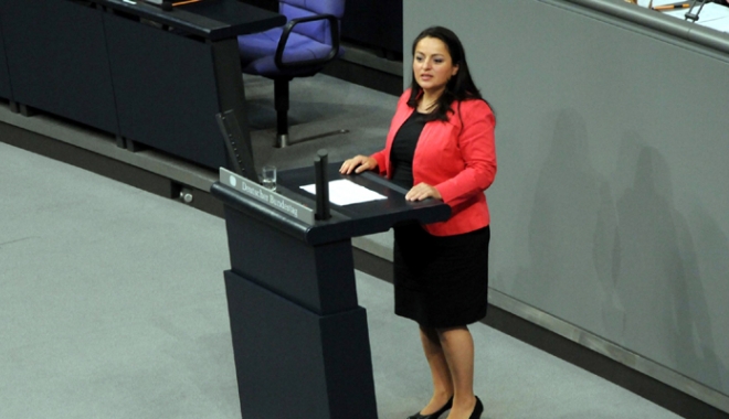 Aproape 200 de turci cu pașapoarte diplomatice au primit azil în Germania după puciul eșuat - sevimdagdelenturcipasapoarte-1505825784.jpg