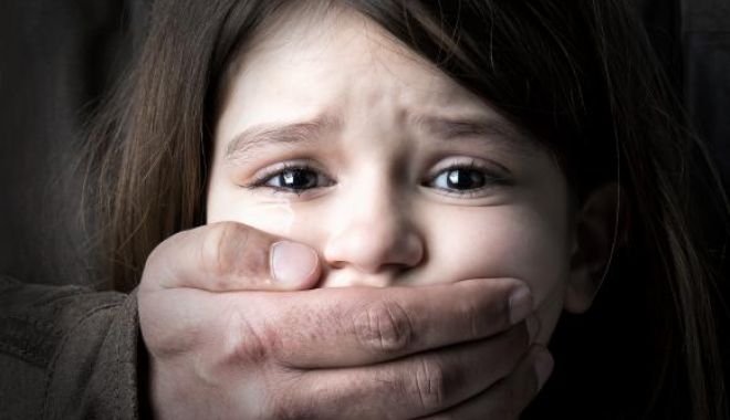 ȘOCANT! O fetiță de șase ani, ABUZATĂ SEXUAL în scara blocului - sex-1536414916.jpg