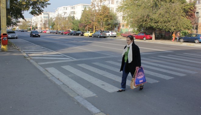 Sexagenară lovită pe trecerea de pietoni - sexagenaralovitapetrecereadepiet-1386075268.jpg
