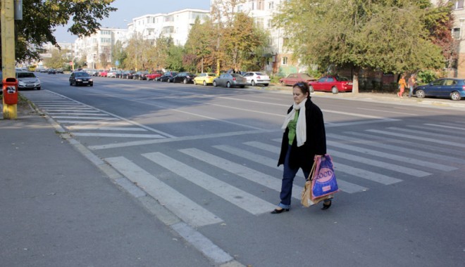Sexagenară lovită pe trecerea de pietoni - sexagenaralovitapetrecereadepiet-1386095827.jpg