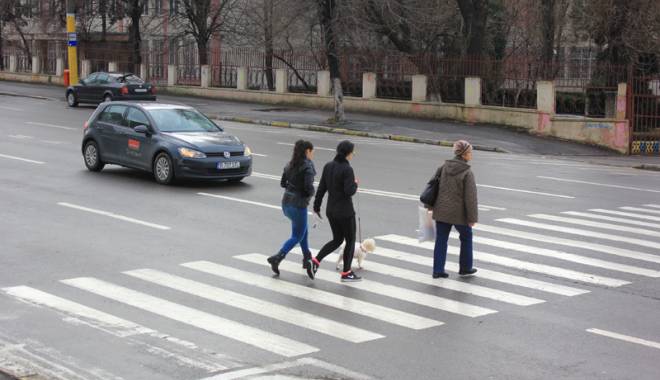 Sexagenară lovită de mașină pe trecerea de pietoni - sexagenaralovitatrecere-1423070598.jpg