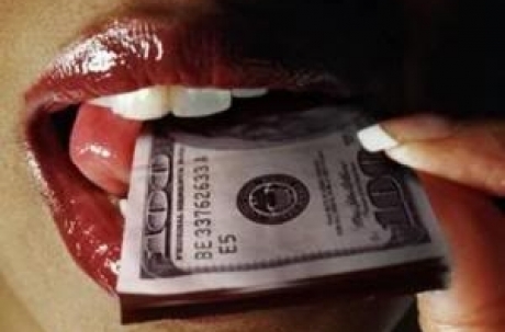 Sex contra credite cu dobândă redusă - sexmoneymingle90772100-1320944663.jpg