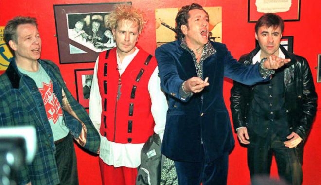 O expoziţie dedicată trupei Sex Pistols şi violenţei punk, vernisată la Londra - sexpistols-1656691925.jpg