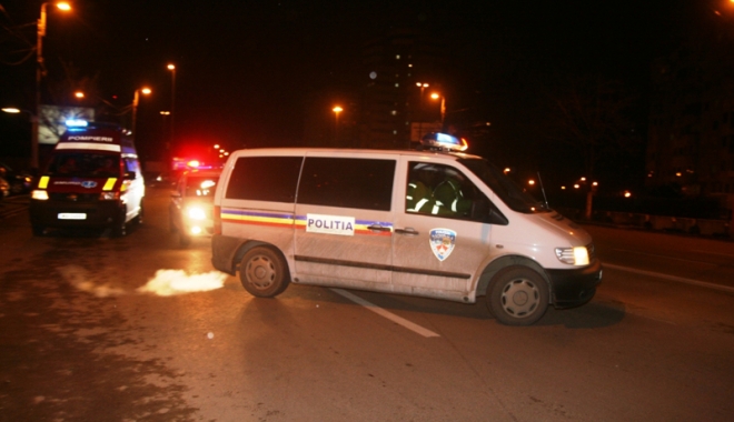 Se zbate între viață și moarte. Jandarmi proiectați din mașină în urma unui accident rutier grav - sezbate1-1465403643.jpg