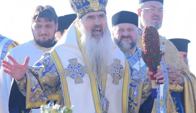 Sfânta Liturghie și procesiune cu patru ierarhi, la Constanța - sfantaliturghie-1581261510.jpg