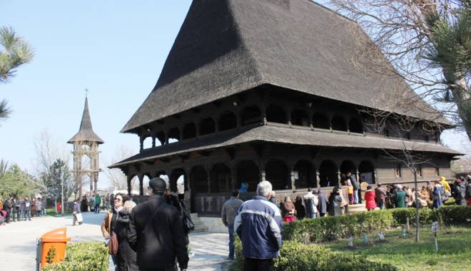 Sute de credincioși, la sărbătoarea hramului Bisericii Sf. Mina - sfantulmina15-1447259748.jpg