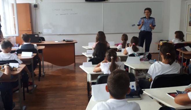 Sfaturi de la polițiști despre pericolele de pe Facebook - sfaturidelapolitisti-1568225062.jpg