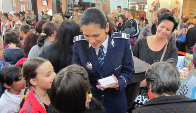 Sfaturi de la polițiști pentru copii, în vacanță - sfaturidelapolitistipentrucopiii-1387562166.jpg