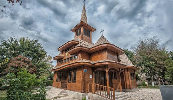 Sfințire de biserică, la Năvodari - sfintire-1430990871.jpg