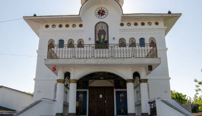 Sfințirea primei biserici  din Năvodari - sfintireari3-1444403931.jpg