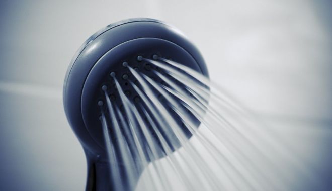 Zona Tomis III a rămas fără apă caldă și căldură - shower10279041920-1669795659.jpg