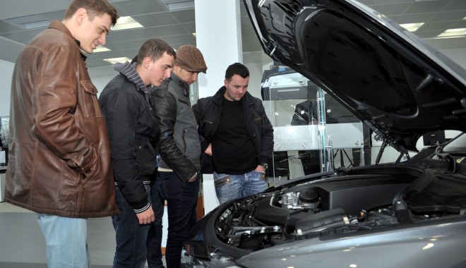 Cum a arătat piața auto constănțeană în 2012 - showroom-1355844131.jpg