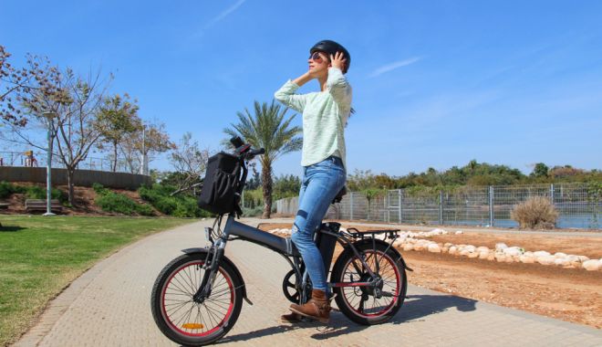 După șoferi, nici bicicliștii nu mai au voie cu telefonul. Ce zice noua lege - shutterstock1041640369-1564649231.jpg