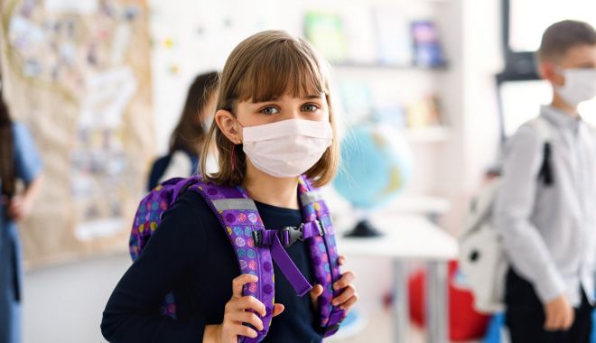 Decizia privind desfăşurarea cursurilor se ia săptămânal, în funcţie de rata de infectare - shutterstock1751409791scaled-1632131696.jpg