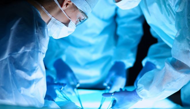 Doi medici, trimişi în judecată pentru aducerea ilegală din Italia a sute de cornee pentru transplant - shutterstock2808555110-1689243374.jpg