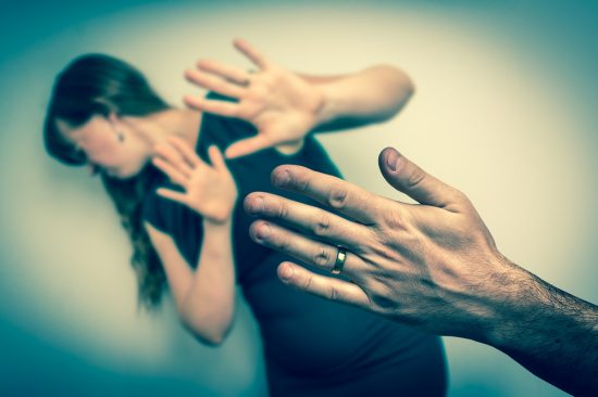 O femeie ar putea scăpa ÎN PREMIERĂ de acuzația de omor a soțului! Odată cu ea, mii de alte victime eliberate - shutterstock517470349e1479759911-1520027984.jpg