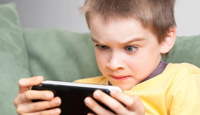 PĂRINȚI, ATENȚIE! JOC ONLINE FOARTE PERICULOS! Micuții sunt încurajați SĂ FUGĂ DE ACASĂ! - shutterstock51928348jpg838x0q67c-1508397562.jpg