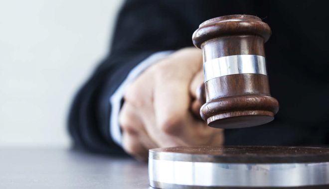Cinci persoane trimise în judecată după ce au stropit cu bună ştiinţă legume cu substanţe chimice nocive