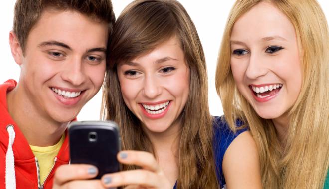CELE MAI AMUZANTE SMS-URI TRIMISE DE PĂRINȚI CĂTRE COPIII LOR - shutterstock86172787-1430205577.jpg