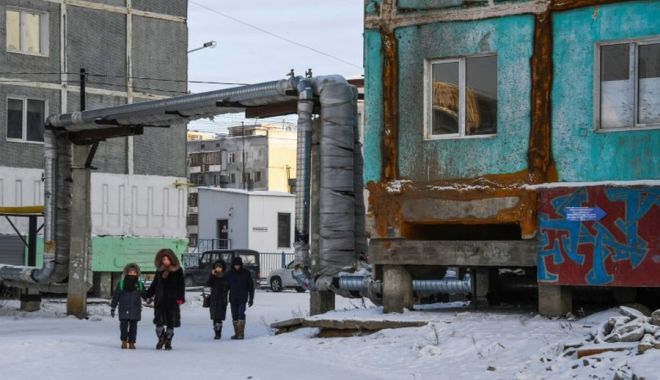Siberia se scufundă din cauza încălzirii globale - siberiasescufunda-1634646998.jpg