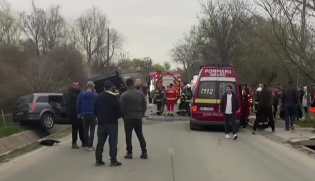UPDATE Accident rutier între un tir și o mașină, la Sibioara! O persoană, transportată la spital - sibioara-1742231374.jpg