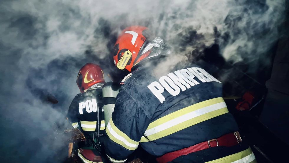 Scenă cumplită la o capelă mortuară. Un sicriu a ars cu tot cu trupul unei femei