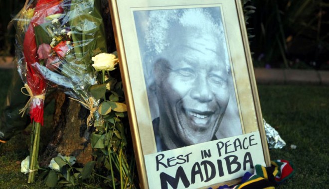 Sicriul lui Nelson Mandela a ajuns  la sediul executivului - sicriul-1386786157.jpg