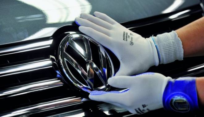 Prima demisie la vârful Volkswagen, după imendul scandal - siglavolkswagensursavolkswagen65-1443034031.jpg
