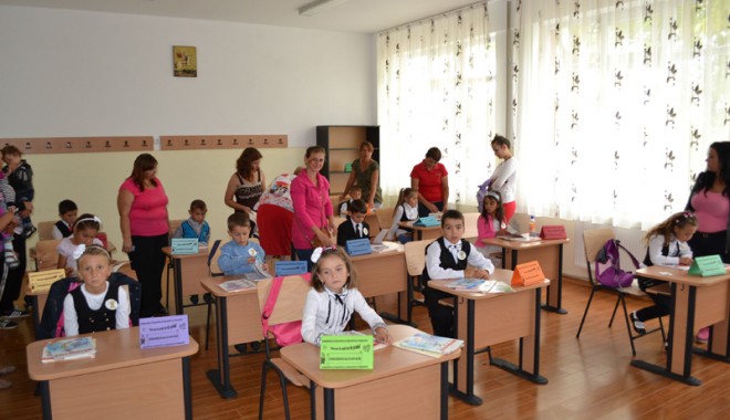 Primarul Mihai Soare a inaugurat noua școală din Siliștea - silistea5-1379441241.jpg