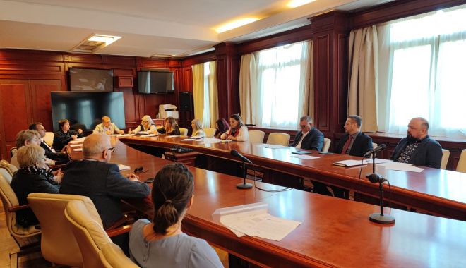 Șefii instituțiilor deconcentrate, chemați la raport de prefectul Silviu Coșa