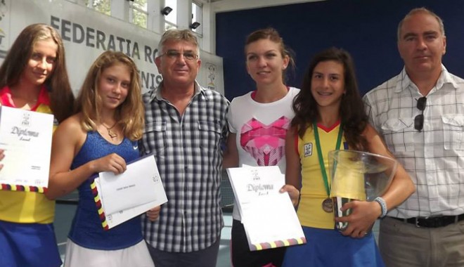 FRT și Simona Halep au premiat echipa de fete U14 - simona-1410808160.jpg