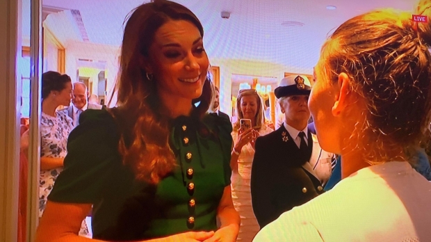 Simona Halep, moment unic la Wimbledon: Ducesa Kate Middleton a mers să o felicite personal - simonahalepintalnirede5stelecudu-1563048335.jpg