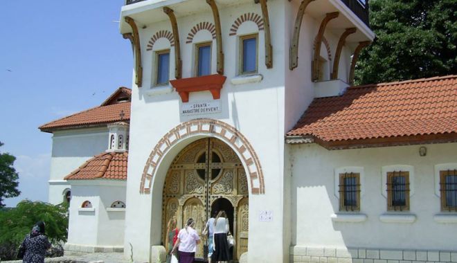 Evenimente dedicate Centenarului  Marii Uniri - simpozion-1539870193.jpg