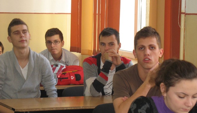 Subiecte diferențiate la simularea examenului de bacalaureat - simulare-1362511511.jpg