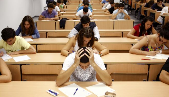 SIMULARE BACALAUREAT 2018. Un elev prins cu telefonul mobil și eliminat din examen - simulare-1521471289.jpg