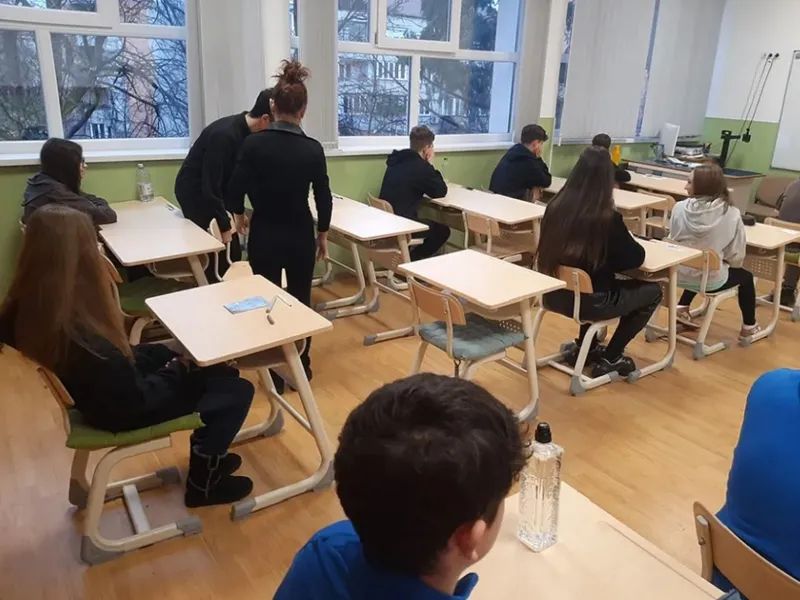 Ce soluție a găsit Ministerul Educației la simularea națională, acolo unde nu sunt profesori corectori suficienți