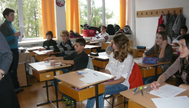 Ce subiecte le-au dat bătăi de cap la simulare elevilor de-a VIII-a - simulare1-1366731610.jpg