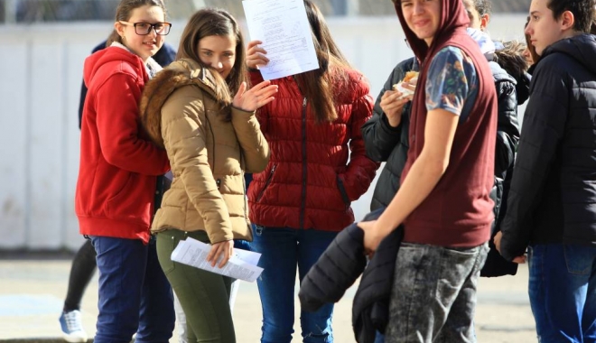 FARSA DE ZILE MARI făcută de DEXONLINE elevilor care au vrut SĂ COPIEZE la simulare - simulare11456138257-1489582213.jpg
