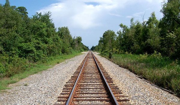 Un tânăr de 18 ani, călcat de tren! Băiatul vorbea la telefon în momentul impactului - sinacaleferata-1556882443.jpg