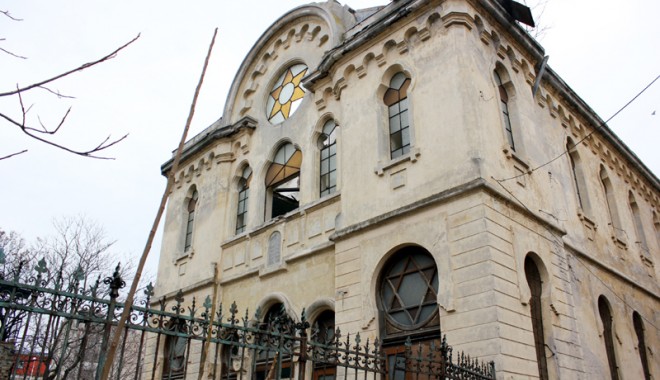 Atenție, cad bucăți de istorie: Sinagoga din Constanța - sinagoga-1331571990.jpg
