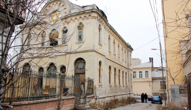 Atenție, cad bucăți de istorie: Sinagoga din Constanța - sinagoga3-1331571971.jpg