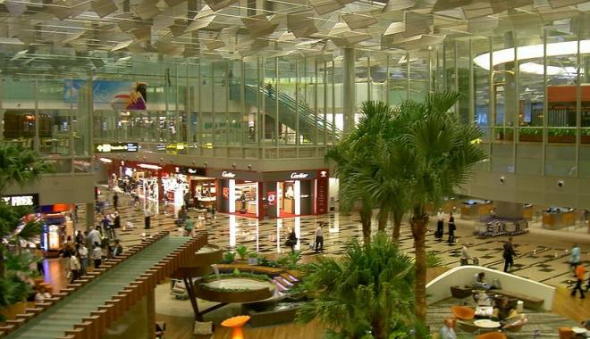 Cotat din nou drept cel mai bun aeroport din lume - sinandrewsmithsmokersandgumlover-1427697574.jpg