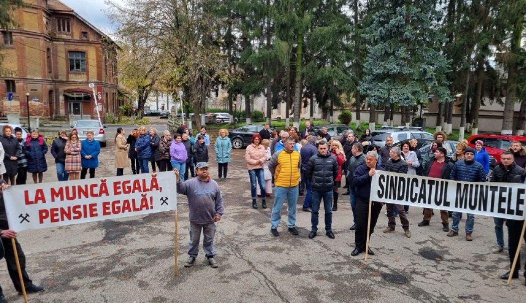 Sindicaliştii din minerit şi energie ameninţă cu greva generală. Solicită modificarea Legii pensiilor - sindicatele-din-minerit-protest-1726586719.jpg