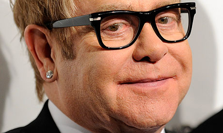 Elton John se va căsători cu partenerul lui de viață - sireltonjohn-1418488810.jpg