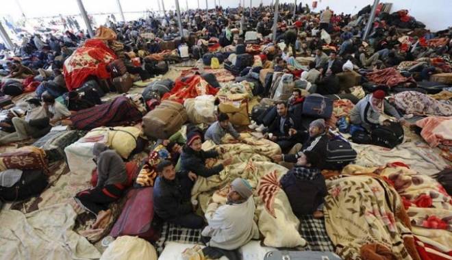 Mii de refugiați sirieni sunt blocați la granița Siriei cu Turcia - siria-1454941998.jpg