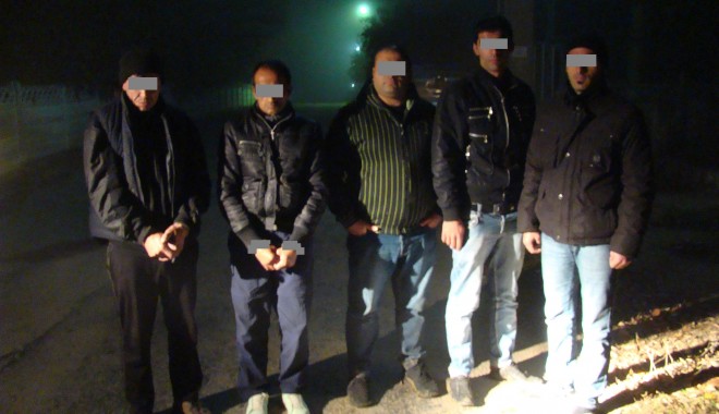 Migranți sirieni și călăuze bulgare reținuți la Ostrov - sirienisibulgari-1352973032.jpg