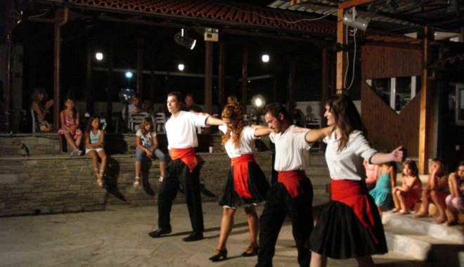 Spre Cartea Recordurilor! Sâmbătă,  Constanța dansează sirtaki - sirtaki-1463931614.jpg