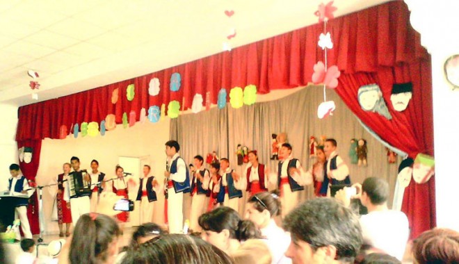 Cine a participat  la festivalul  de la Cuza Vodă - sitecineaparticipat-1402418218.jpg