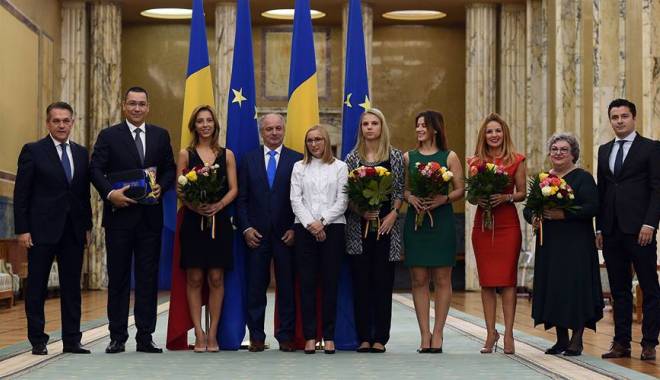 Eliza Samara, felicitată de ministrul Gabi Szabo - sitesamara-1444902391.jpg